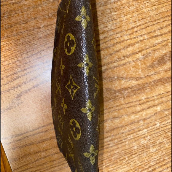 Louis Vuitton Bucket GM pouch! - Picture 7 of 14